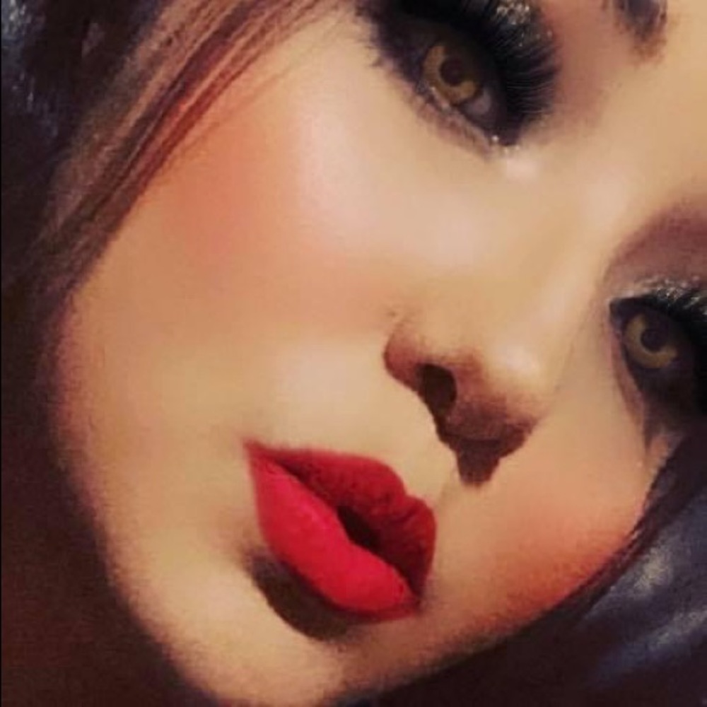 Meet your Posher, Aura